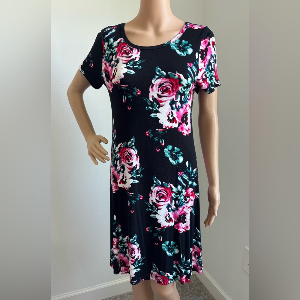 Popyoung Floral A-Line Dress Size M Black Pink Stretchy Soft NWOT